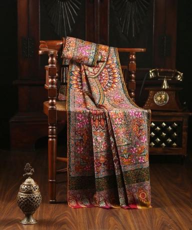 What Makes Kashmiri Shawls for Women a Symbol of Grace and Heritage?